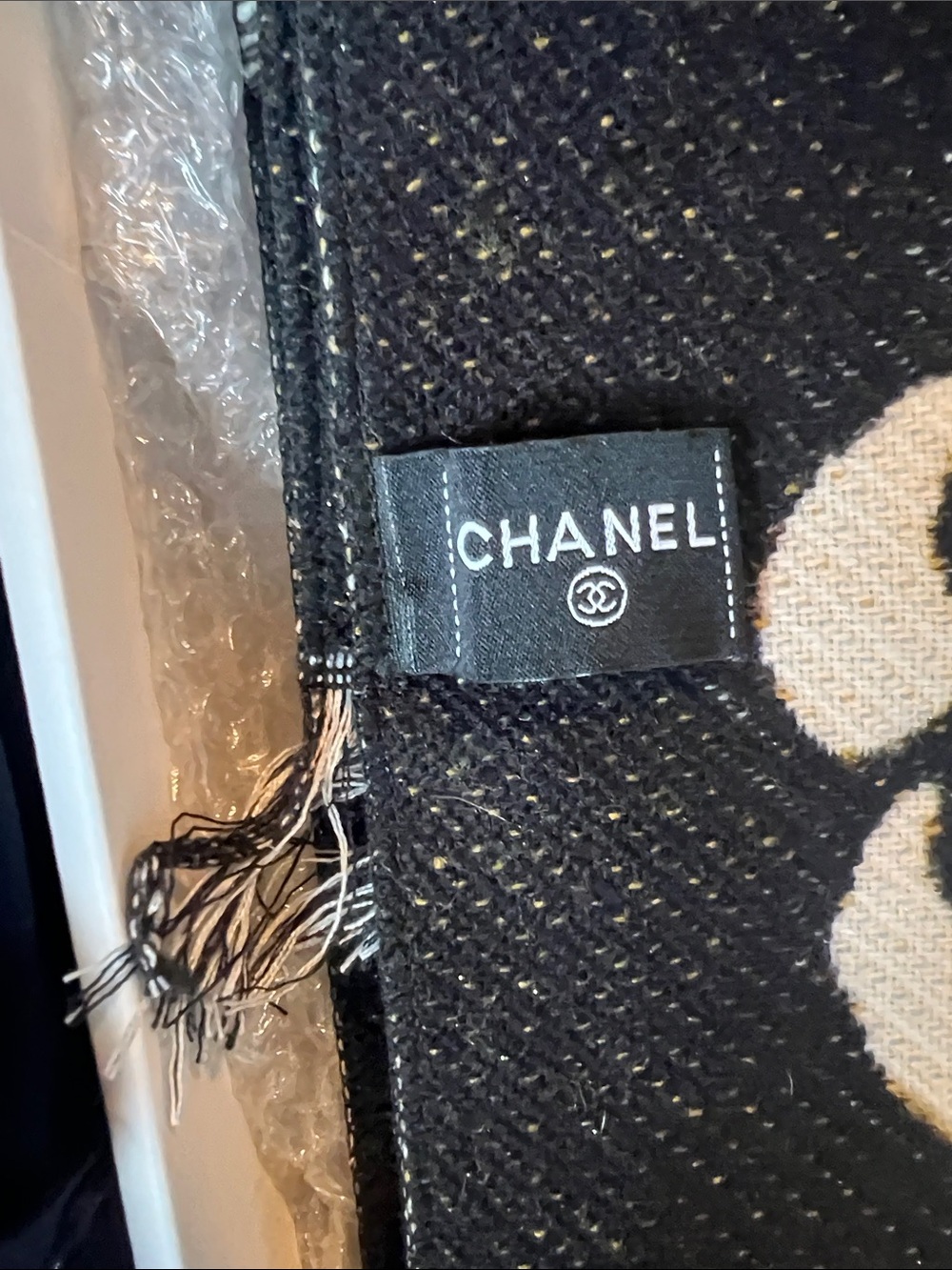 CHANEL Black & White Camellia Intarsia Cashmere Wool Scarf - Picture 7 of 11